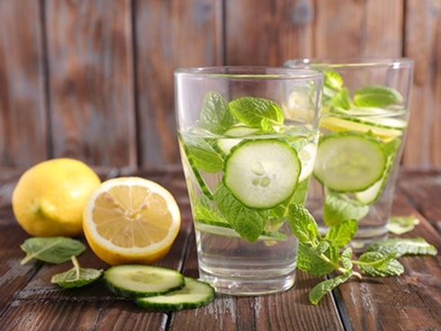 Tài xế dừng xe chụp ảnh ở làn 120 km/h trên cao tốc-1