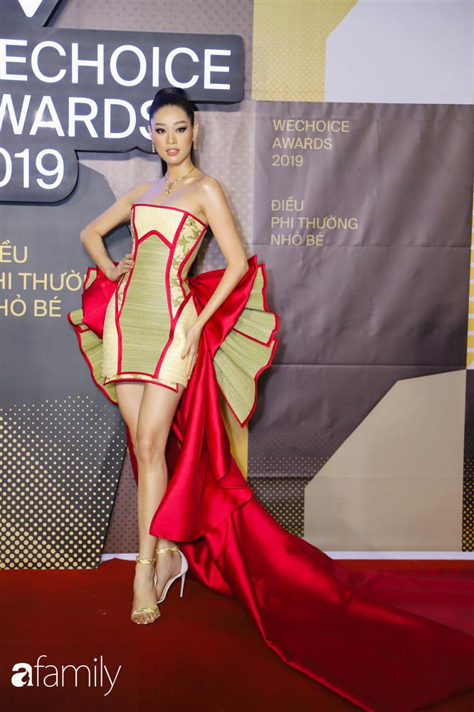HH Khánh Vân diện chiếu cói lên thảm đỏ WeChoice Awards, hóa ra nguồn cảm hứng từ chính tiền bối HHen Niê-1