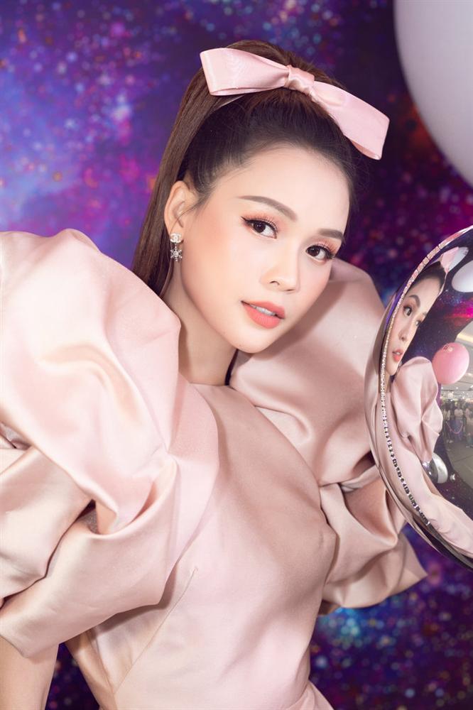 SAO MAKE OVER: Bích Phương dọa người đối diện với đôi mắt trợn trừng - Hải Triều kẻ lông mày như hai con đỉa-11