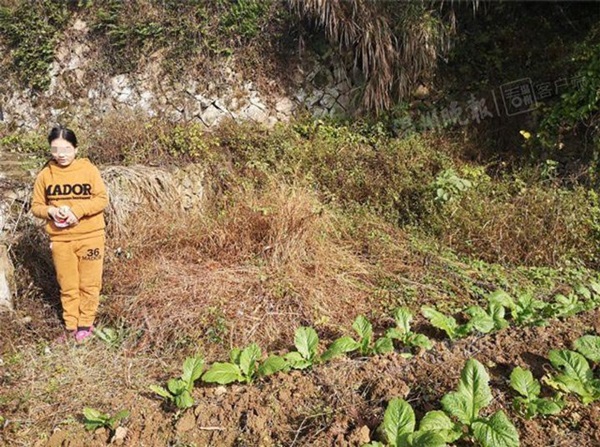 Thiếu nữ xinh xắn bị gia đình nhốt trong phòng hơn 10 năm, biết lý do ai cũng đau lòng-5