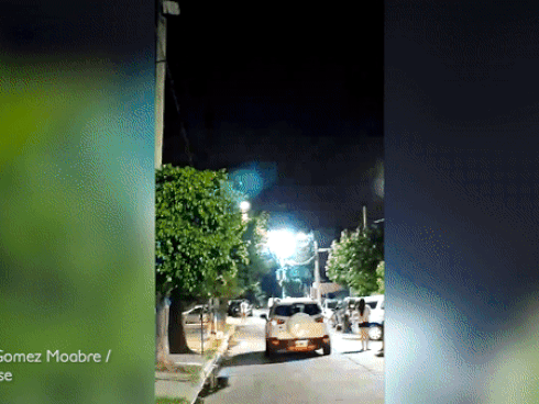 Người phụ nữ ném pháo hoa vào hố gas gây nổ-1