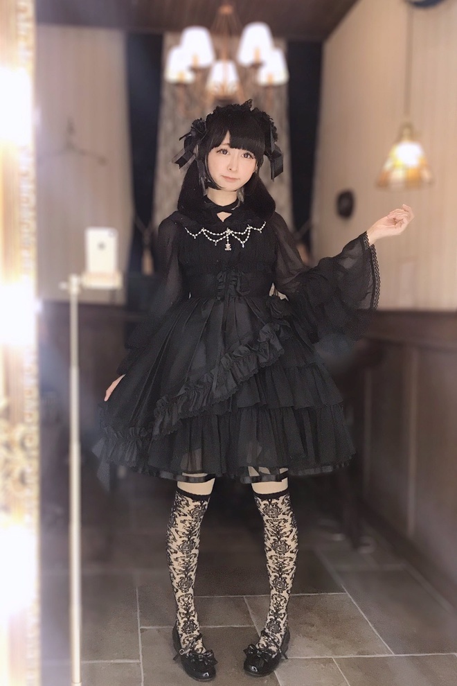 Nam ca sĩ 43 tuổi có sở thích hoá trang thành thiếu nữ-8