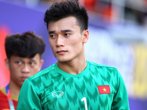 Fan nữ khoe sắc trên khán đài, tiếp lửa trận cầu sinh tử U23 Việt Nam gặp U23 Jordan-18