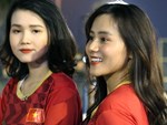 Bạn gái Hoàng Đức chiếm spotlight với góc nghiêng thần thánh khi sang Thái Lan cổ vũ U23 Việt Nam đấu U23 Jordan-4