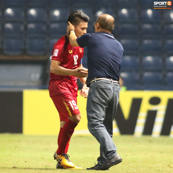 HLV Park Hang-seo chăm sóc từng học trò sau trận đấu kiệt sức với U23 Jordan-14