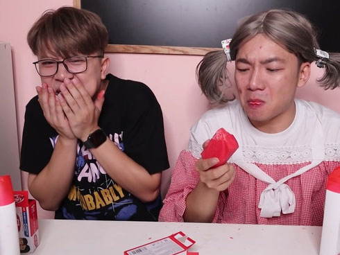 Cô bé mắc bệnh bại não kiếm 400 tỷ/năm nhờ YouTube: Làm liền 7 kênh hơn 100 triệu sub, có video suýt đạt tỷ view-3