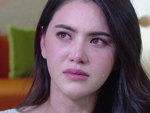 Biến thành cô hầu phòng khêu gợi mồi chài chồng, tôi giật mình trước phản ứng của anh-3