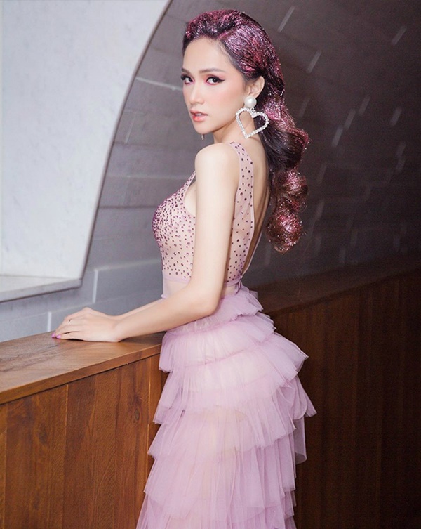 Hương Giang thích diện đồ ánh kim, khoe đường cong sexy lấn át HyunA-10