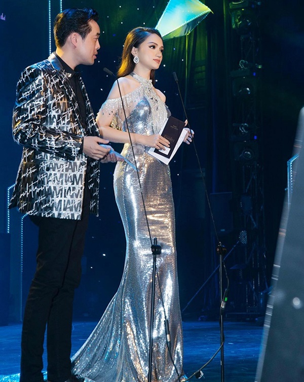 Hương Giang thích diện đồ ánh kim, khoe đường cong sexy lấn át HyunA-11