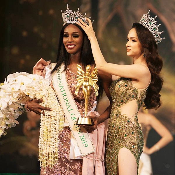 Hương Giang thích diện đồ ánh kim, khoe đường cong sexy lấn át HyunA-12