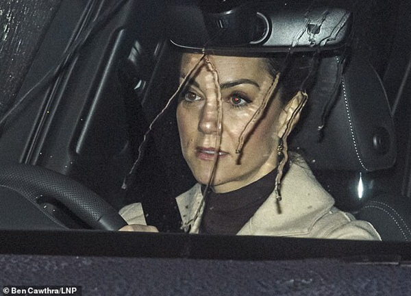 Cuối cùng Công nương Kate cũng chính thức lộ diện sau cú sốc của vợ chồng em dâu Meghan Markle với gương mặt ảm đạm-2