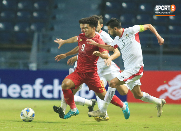 Truyền thông châu Á chê bai cực gắt: Đội tuyển U23 Việt Nam gây thất vọng tràn trề, thi đấu mà không có chút tiến bộ nào-2