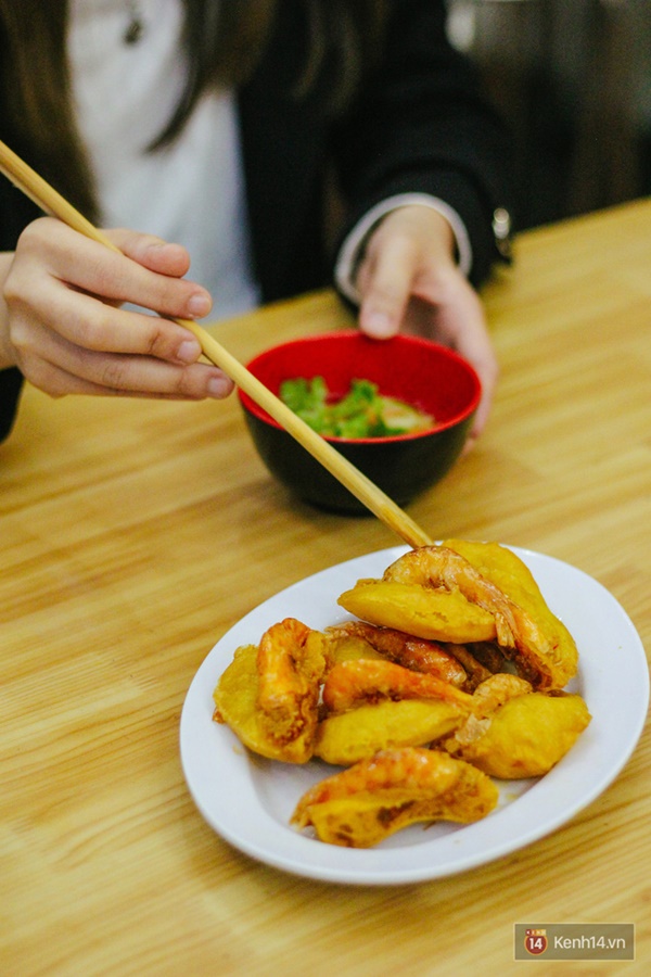 Lên sóng CNN, bánh tôm hồ Tây có gì mà tạo nét riêng ẩm thực Hà thành, thu hút bạn bè thế giới đến vậy?-2