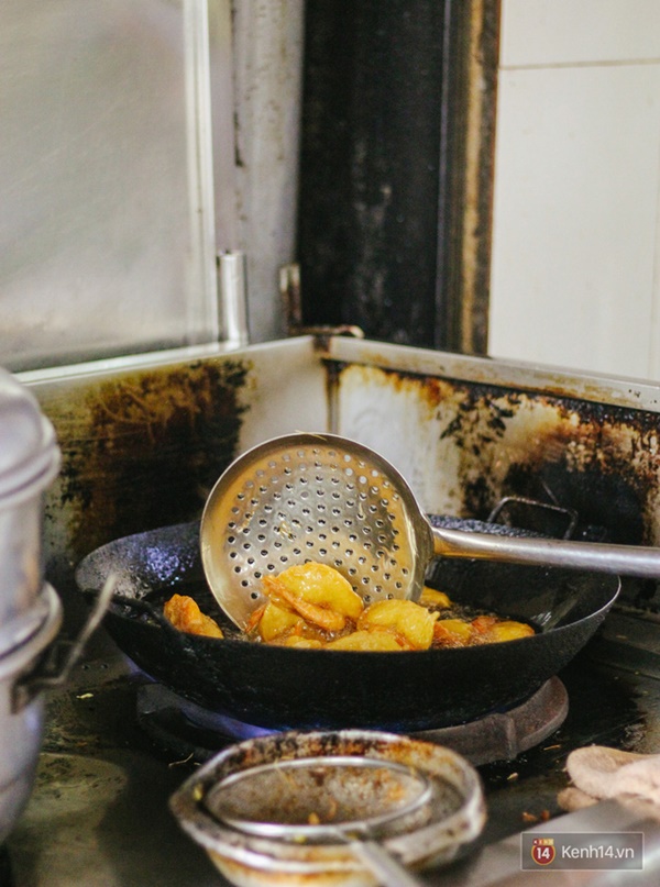 Lên sóng CNN, bánh tôm hồ Tây có gì mà tạo nét riêng ẩm thực Hà thành, thu hút bạn bè thế giới đến vậy?-8