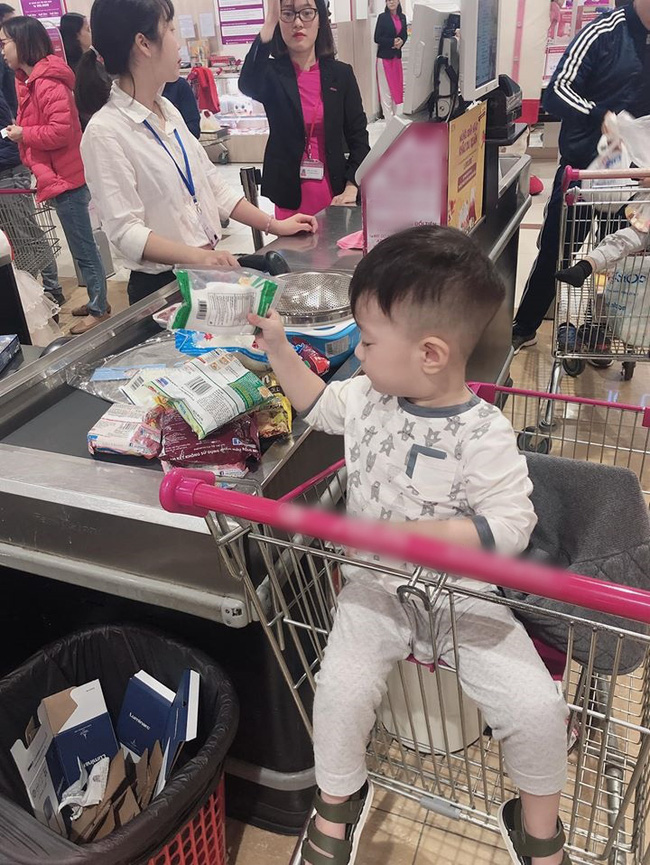 Sau vụ ly hôn ồn ào với người vợ thứ 2, Việt Anh khoe đã đón con trai về ở với bố được một thời gian-2