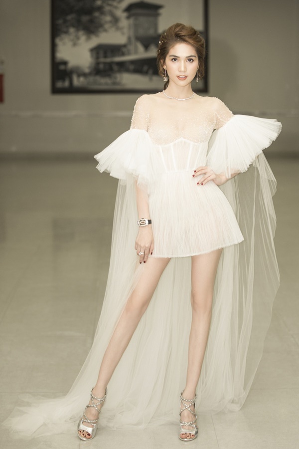 Đại hội vòng eo 5x:&nbsp;Ngọc Trinh, Chi Pu, Elly Trần ai xuất sắc nhất?-1