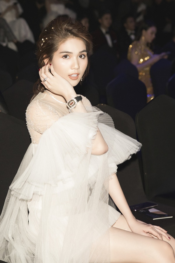 Đại hội vòng eo 5x: Ngọc Trinh, Chi Pu, Elly Trần ai xuất sắc nhất?-2