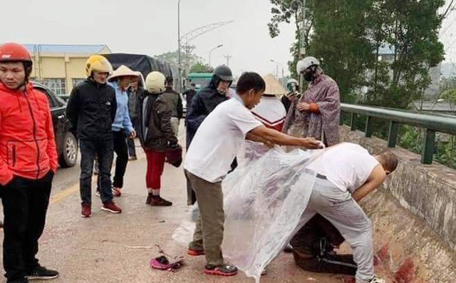 Vụ mẹ chở con gái bị chém tới tấp: Chân tay tôi run hết lên không thể đi xe được-1