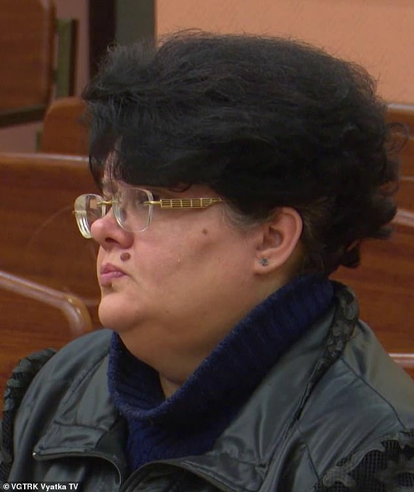 Bé gái 3 tuổi bị bỏ đói đến nỗi phải ăn bột giặt rồi qua đời trong lúc mẹ đi tiệc tùng 1 tuần, hiện trường vụ án gây phẫn nộ-5