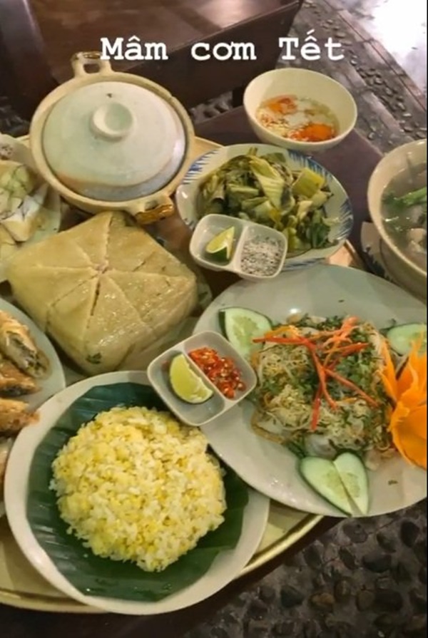 HHen Niê điệu đà làm bánh chưng, khác hẳn cảnh xuề xoà ăn bún lề đường trước đó-5