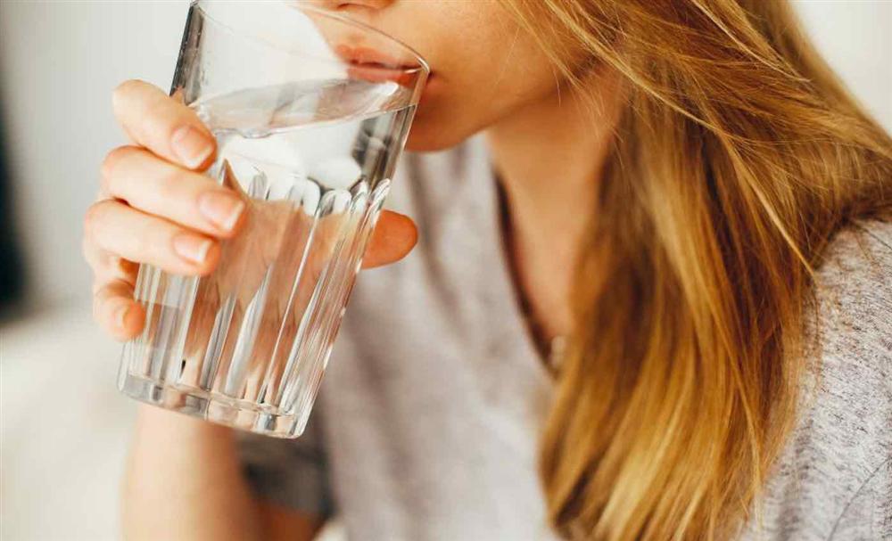 Uống hai cốc nước trước bữa ăn: Tuyệt kỹ thần thánh giúp các chị em giảm 2kg mà chẳng cần tập tành-2