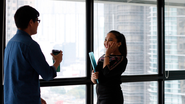 Đưa vợ đi dự tiệc sinh nhật sếp, vài năm sau người chồng mới nhận ra mình bị cả hai cắm sừng-3