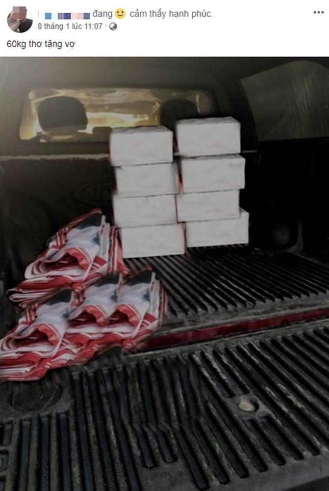 Pha bày tỏ tình cảm nhận nhiều gạch đá nhất dịp cuối năm: Mang 60kg tờ rơi đi rải khắp thành phố nhưng nội dung dành cho cô gái mới nực cười-6