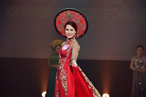 Nhan sắc rạng rỡ thời đi thi Hoa hậu của bạn gái mới NSƯT Chí Trung-3