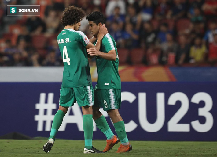 Nhận món quà trời cho, Thái Lan vẫn oằn mình vào tứ kết theo kịch bản đứng tim”-4