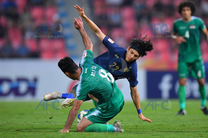 Nhận món quà trời cho, Thái Lan vẫn oằn mình vào tứ kết theo kịch bản đứng tim”-3