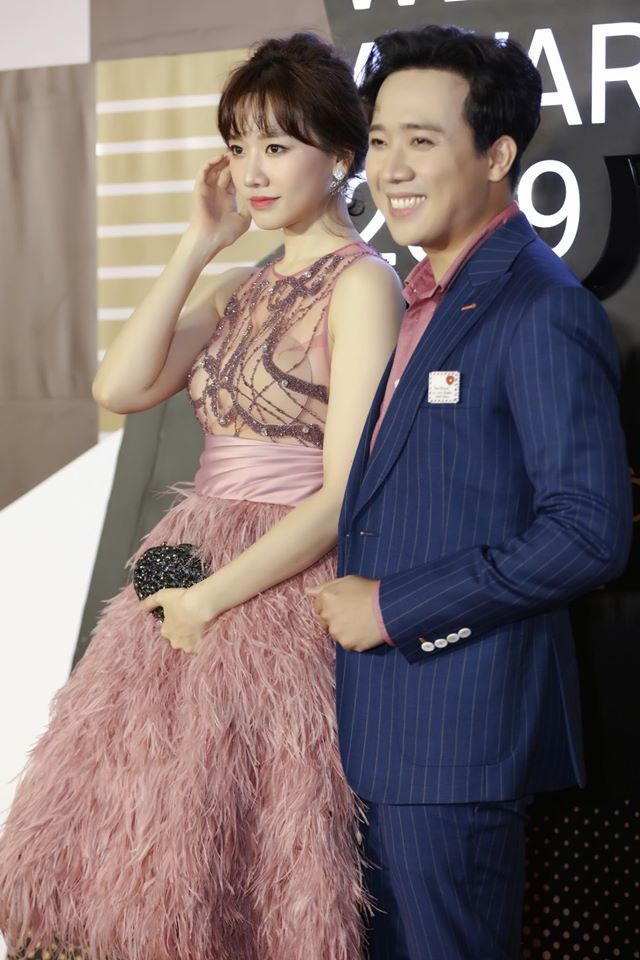 Diện cùng mẫu váy, Hari Won và Angela Phương Trinh chia nhau giải mặc xấu vì lộ mút ngực-5