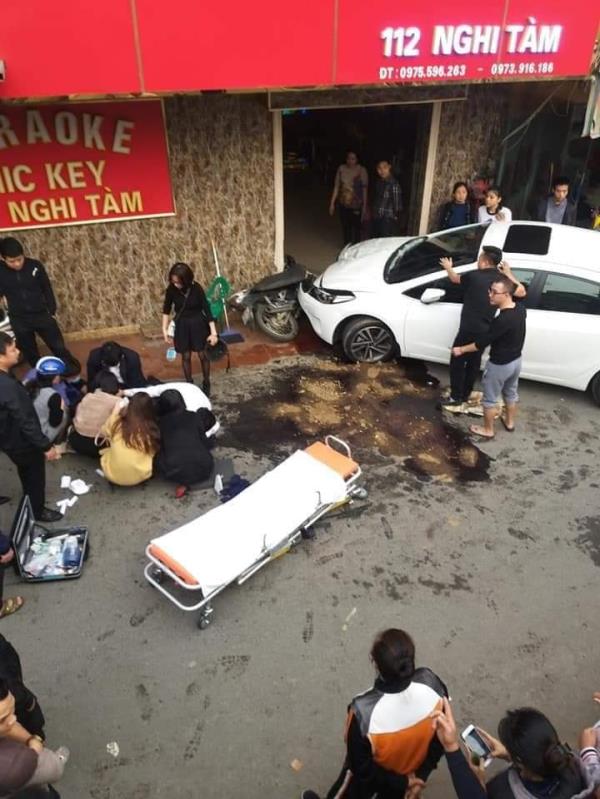 Nghi vấn bác sĩ say rượu lái ô tô tông trọng thương đồng nghiệp trên phố Hà Nội-1