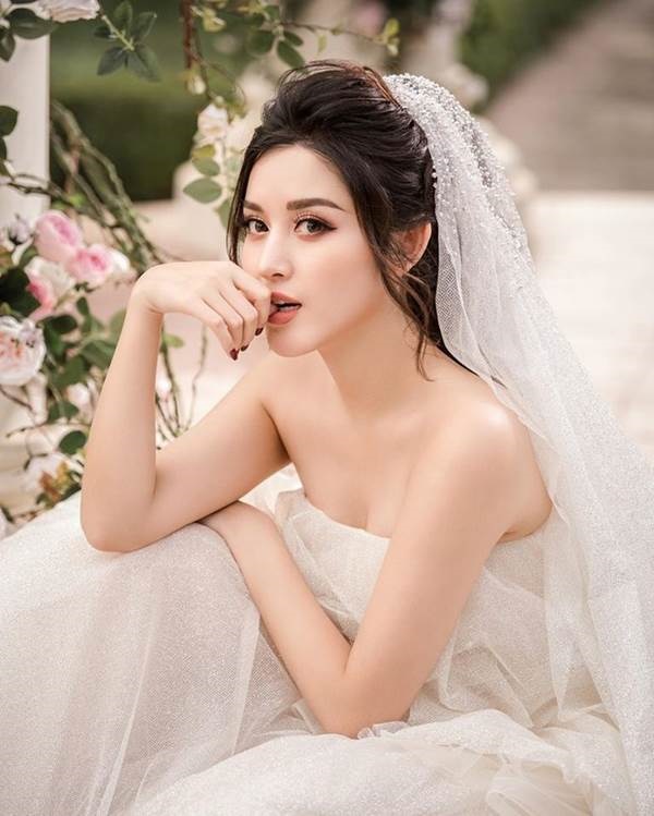 Á hậu Huyền My tung ảnh cưới đẹp như mơ dịp cuối năm khiến fans xôn xao-7
