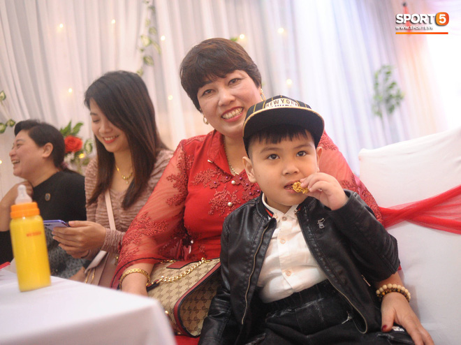 Đám hỏi trung vệ Duy Mạnh - Quỳnh Anh: Chủ rể ngại ngùng khi đặt chân tới nhà gái-22