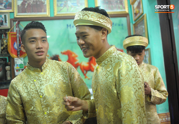 Đám hỏi trung vệ Duy Mạnh - Quỳnh Anh: Chủ rể ngại ngùng khi đặt chân tới nhà gái-20