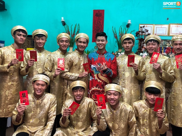 Đám hỏi trung vệ Duy Mạnh - Quỳnh Anh: Chủ rể ngại ngùng khi đặt chân tới nhà gái-18