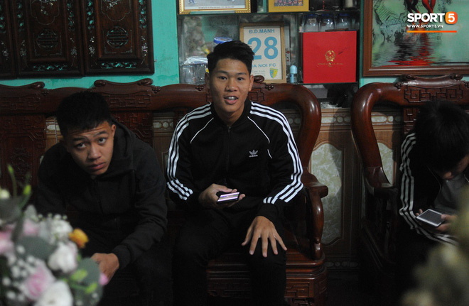 Đám hỏi trung vệ Duy Mạnh - Quỳnh Anh: Chủ rể ngại ngùng khi đặt chân tới nhà gái-27