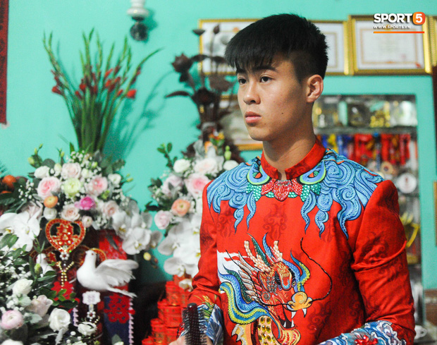 Đám hỏi trung vệ Duy Mạnh - Quỳnh Anh: Chủ rể ngại ngùng khi đặt chân tới nhà gái-23