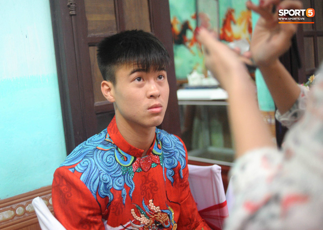 Đám hỏi trung vệ Duy Mạnh - Quỳnh Anh: Chủ rể ngại ngùng khi đặt chân tới nhà gái-24