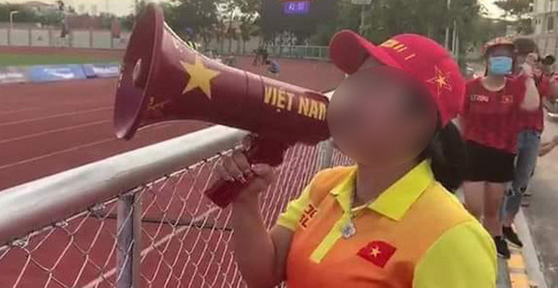 Từ việc Bay lên trời…” bị ném đá, đã đến lúc người hâm mộ tự nâng tầm văn hóa cổ vũ-2