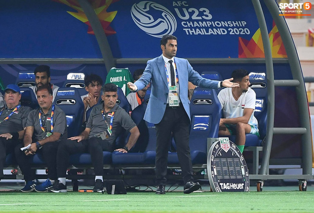 HLV trưởng U23 Iraq trách trọng tài xem VAR quá nhanh rồi ra quyết định có lợi cho Thái Lan-2