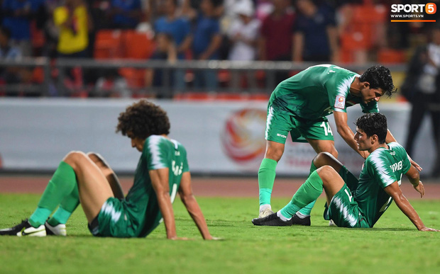 HLV trưởng U23 Iraq trách trọng tài xem VAR quá nhanh rồi ra quyết định có lợi cho Thái Lan-5