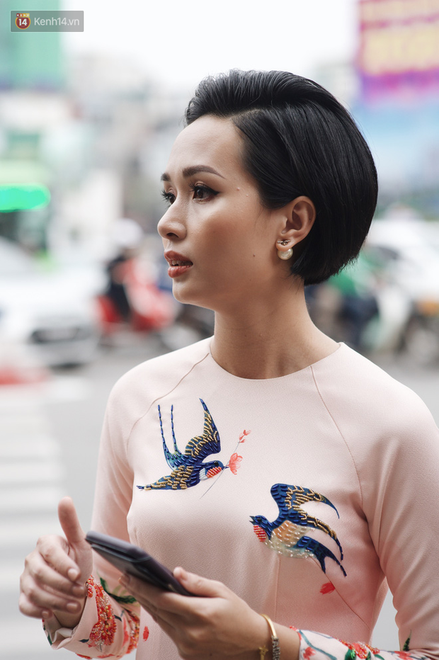 Ái nữ cựu chủ tịch CLB Sài Gòn - Quỳnh Anh xuất hiện xinh xắn trong đám hỏi thu hút sự chú ý khắp phố Xã Đàn-11