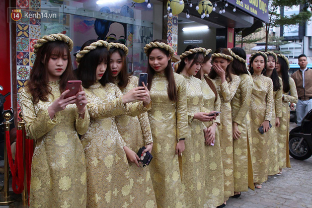 Ái nữ cựu chủ tịch CLB Sài Gòn - Quỳnh Anh xuất hiện xinh xắn trong đám hỏi thu hút sự chú ý khắp phố Xã Đàn-7