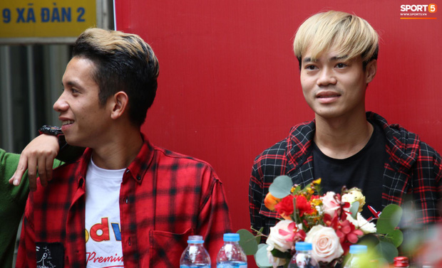 Dàn cầu thủ HAGL đổ bộ xuống đám hỏi của Duy Mạnh: Ai cũng tươi rói nhưng chiếm spotlight là Tuấn Anh với sự giản dị của anh chàng-5