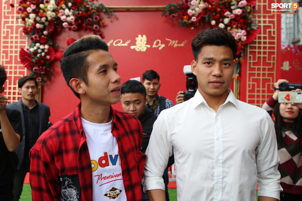 Dàn cầu thủ HAGL đổ bộ xuống đám hỏi của Duy Mạnh: Ai cũng tươi rói nhưng chiếm spotlight là Tuấn Anh với sự giản dị của anh chàng-4