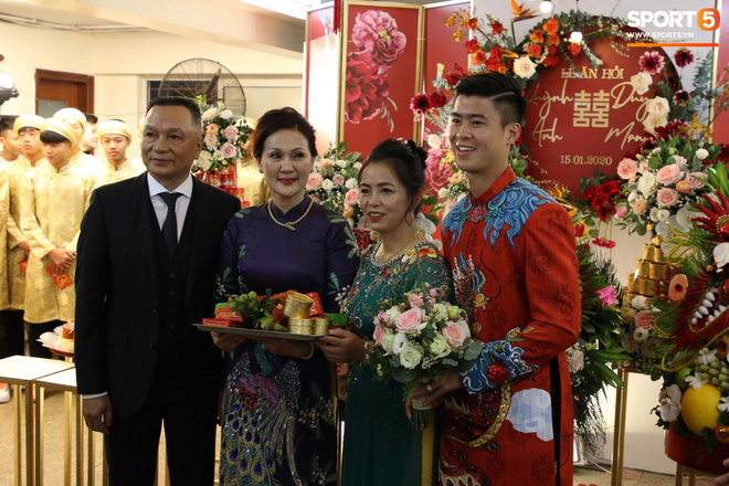 Đám hỏi trung vệ Duy Mạnh - Quỳnh Anh: Chủ rể ngại ngùng khi đặt chân tới nhà gái-6