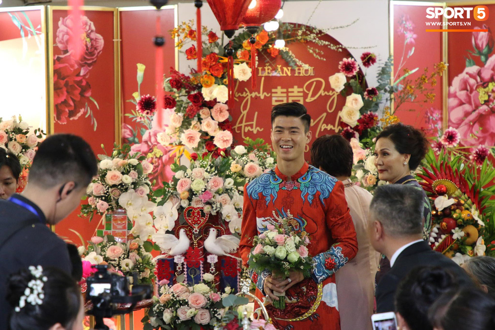 Đám hỏi trung vệ Duy Mạnh - Quỳnh Anh: Chủ rể ngại ngùng khi đặt chân tới nhà gái-7