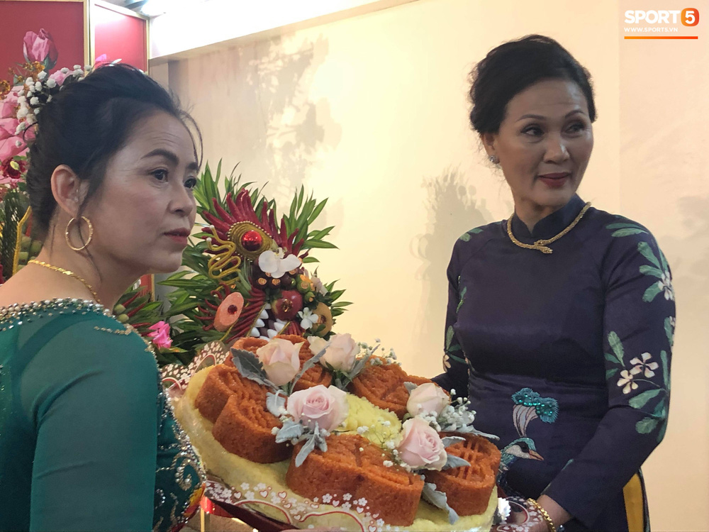 Đám hỏi trung vệ Duy Mạnh - Quỳnh Anh: Chủ rể ngại ngùng khi đặt chân tới nhà gái-8