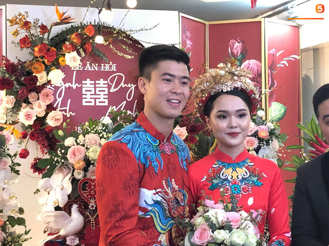 Đám hỏi trung vệ Duy Mạnh - Quỳnh Anh: Chủ rể ngại ngùng khi đặt chân tới nhà gái-2